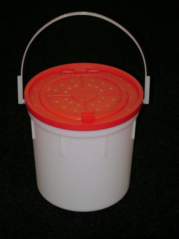 50055 4 Qt. Minnow Bucket  Challenge Plastic Products, Inc.